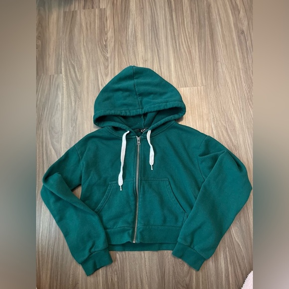 Forever 21 Jackets & Blazers - Forever 21 Women’s Green Cropped Hoodie with White Drawstrings size S